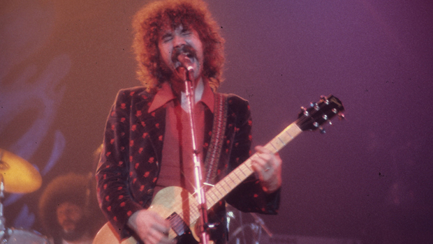 www.guitarworld.com
