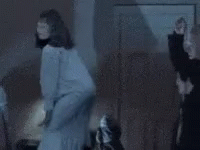 yaninizda-twerk-yapan-hayalet_2200354.gif